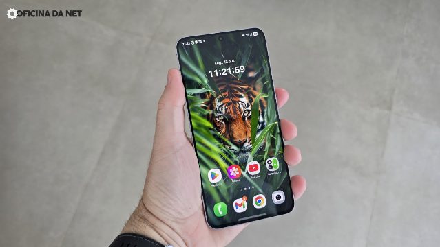 Vazamento mostra o Galaxy S26 FE de perto e destaca novo visual traseiro