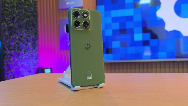 Motorola libera o Android 17 estável para um de seus celulares mais finos