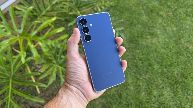 Galaxy S26 FE surge em certificação que confirma carregamento de 45W