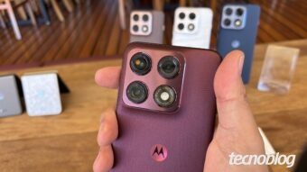Motorola deve estrear recarga sem fio Qi2 em celular topo de linha