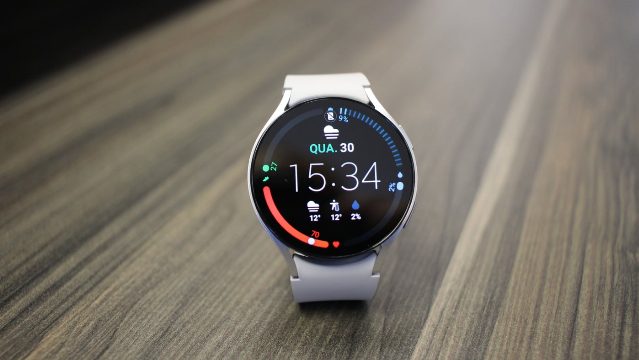 Samsung atualiza mais quatro Galaxy Watch com patch de segurança de maio