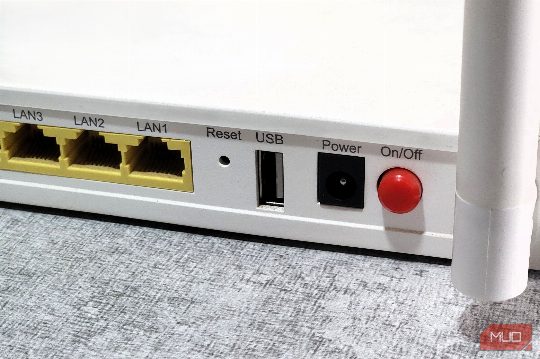 That forgotten USB port on your router can solve 5 home-network problems