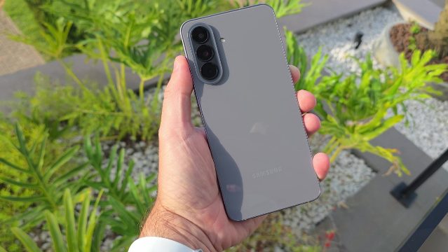 Samsung inicia testes da One UI 9 em mais 2 celulares