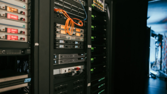 O que é um cluster? Entenda o sistema que integra dois ou mais computadores em rede