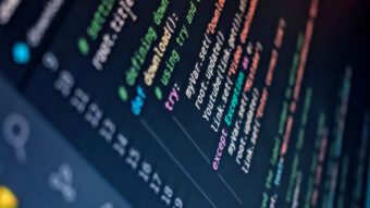O que é vibe coding? Saiba como funciona a programação assistida por IA