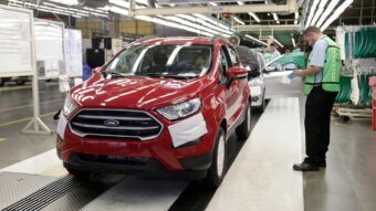 A Ford substituiu engenheiros por IA. Deu errado e agora decidiu recontratá-los