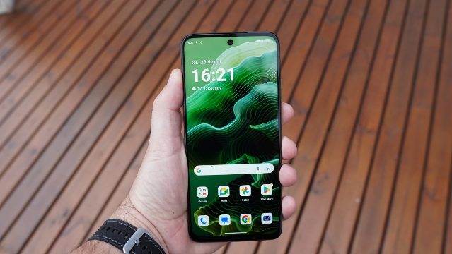 Motorola pode deixar o Android puro de lado para oferecer 7 anos de atualizações