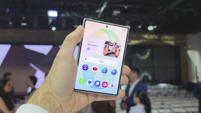 Galaxy Z Fold 8 recebe atualização de setembro com correções importantes