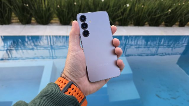 Galaxy S25 receber pacote de segurança de julho antes da One UI 9
