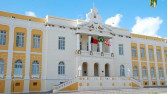 Advogado tenta prompt injection de IA e recebe multa de R$ 32,8 mil