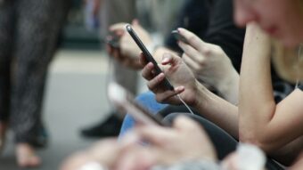 União Europeia propõe acesso gradual de menores às redes sociais