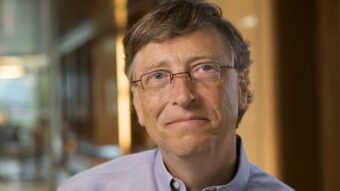 Bill Gates cobra regras para empresas de IA